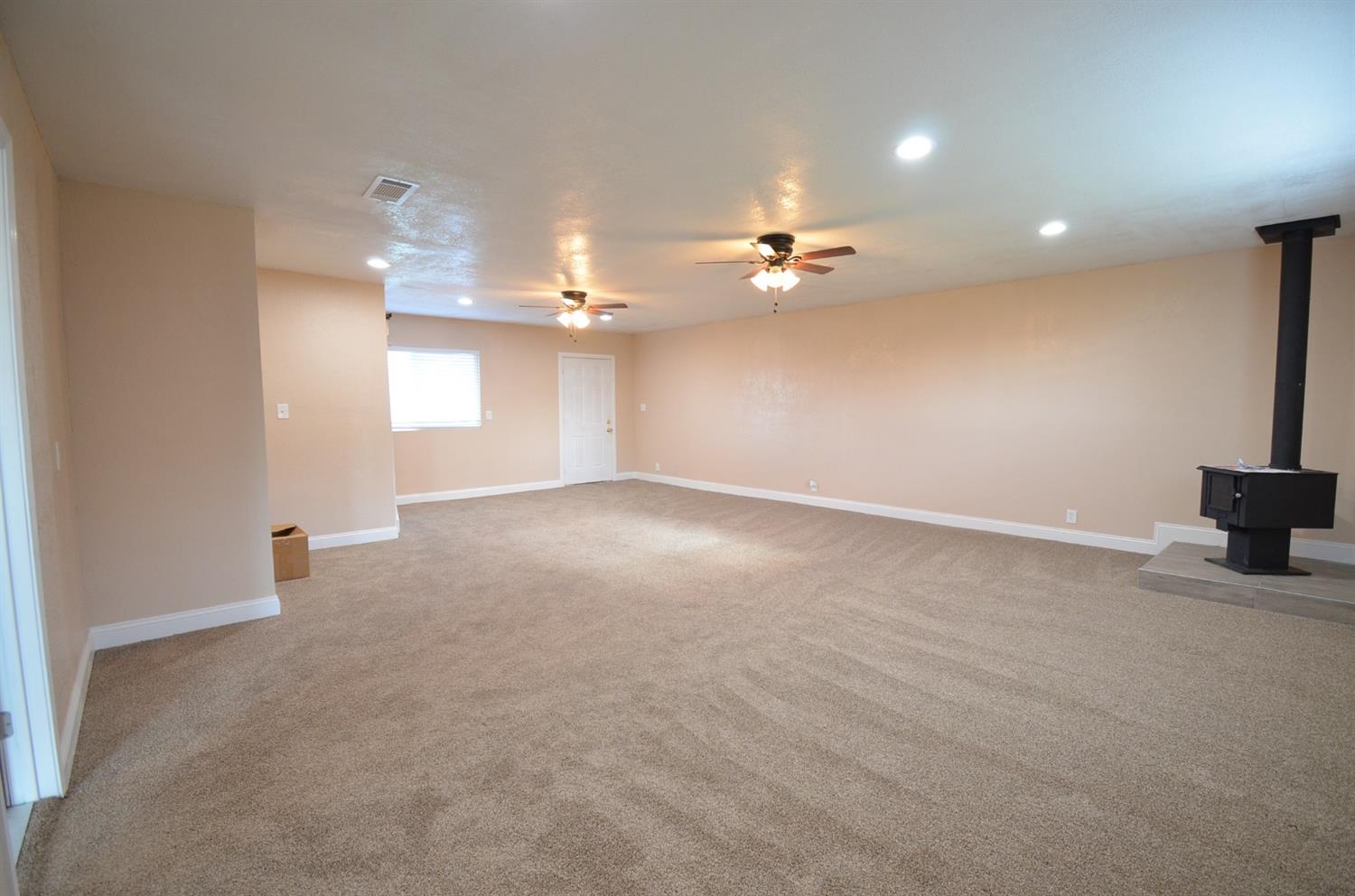 16936 Mark Road Madera, CA 93636 - Photo 9 of 27 Huuuuge Bonus Room! Everyone agrees!!