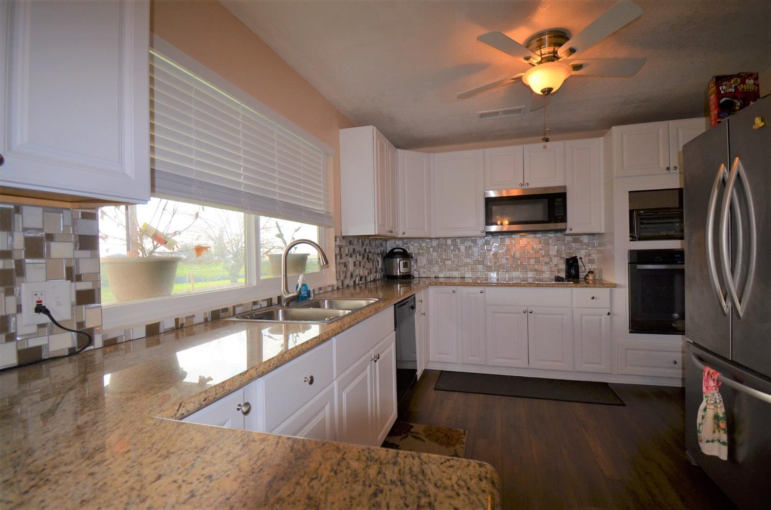 16936 Mark Road Madera, CA 93636 - Photo 10 of 27 Very user friendly kitchen.