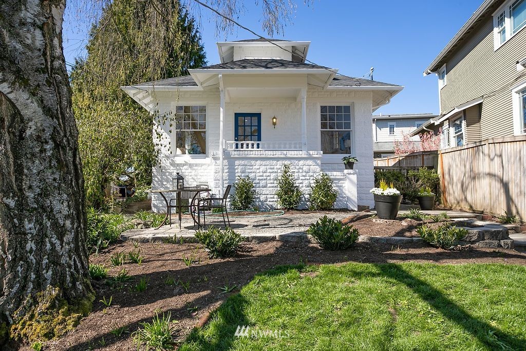 2052 North 78th Street Seattle, WA 98103 - Photo 1 of 19 Gallery Image 1