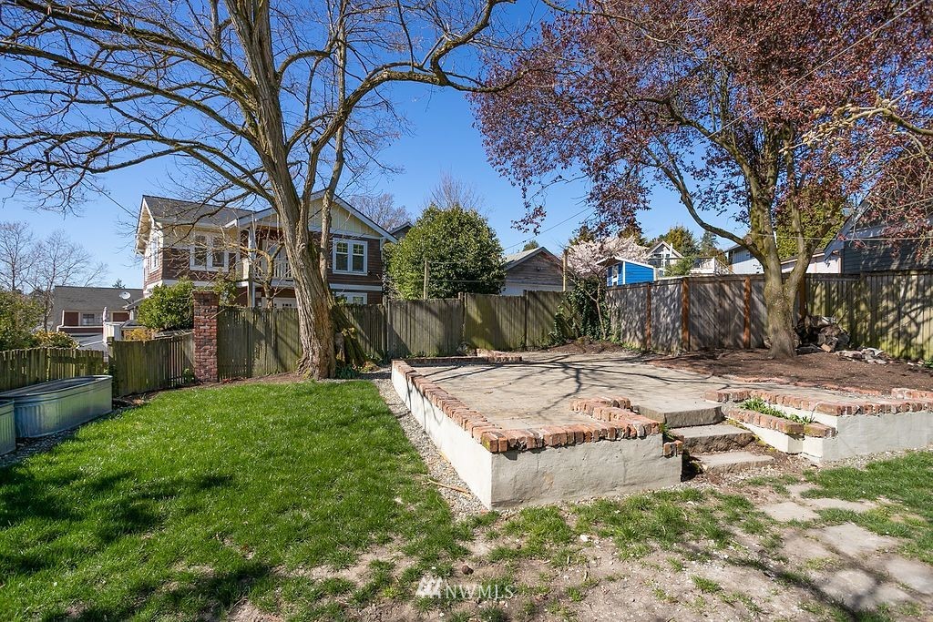 2052 North 78th Street Seattle, WA 98103 - Photo 17 of 19 Gallery Image 17