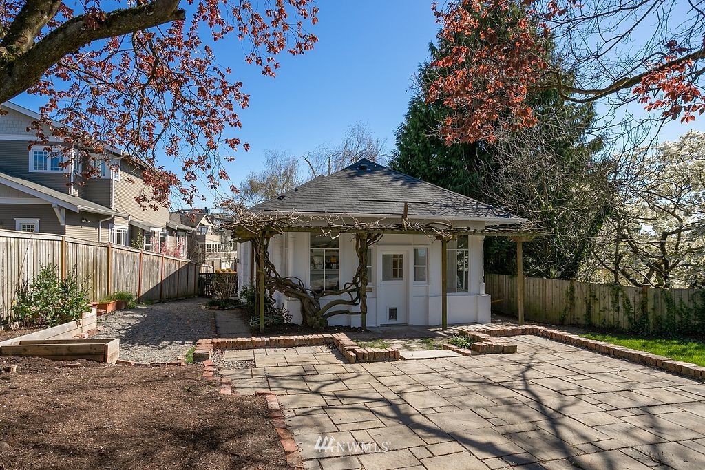 2052 North 78th Street Seattle, WA 98103 - Photo 18 of 19 Gallery Image 18