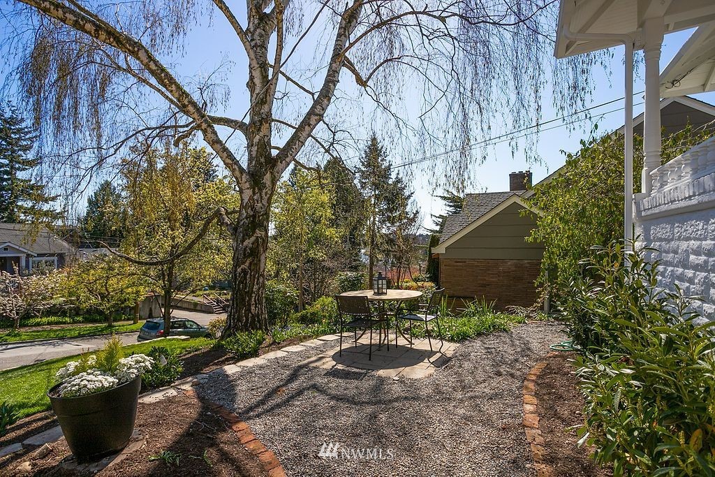 2052 North 78th Street Seattle, WA 98103 - Photo 3 of 19 Gallery Image 3