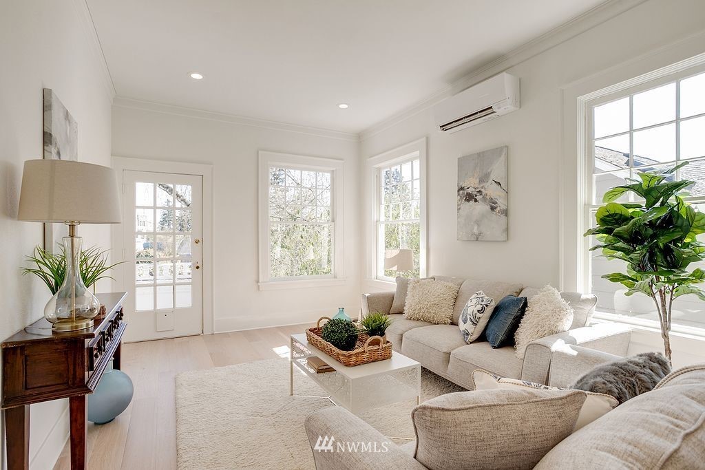 2052 North 78th Street Seattle, WA 98103 - Photo 5 of 19 Gallery Image 5