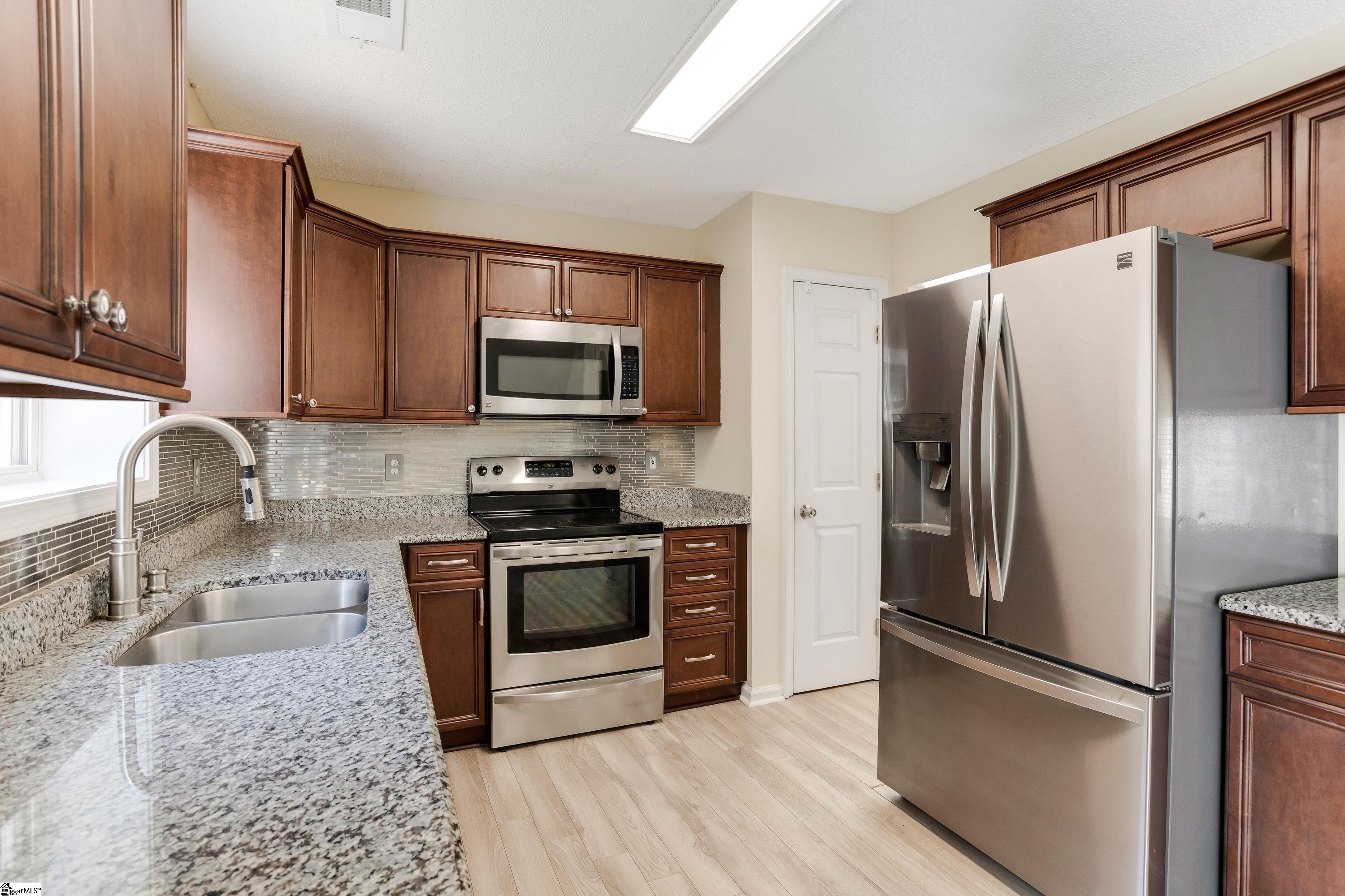 6 Wheat Cressing Court Greenville, SC 29607 - Photo 11 of 28 Gallery Image 11