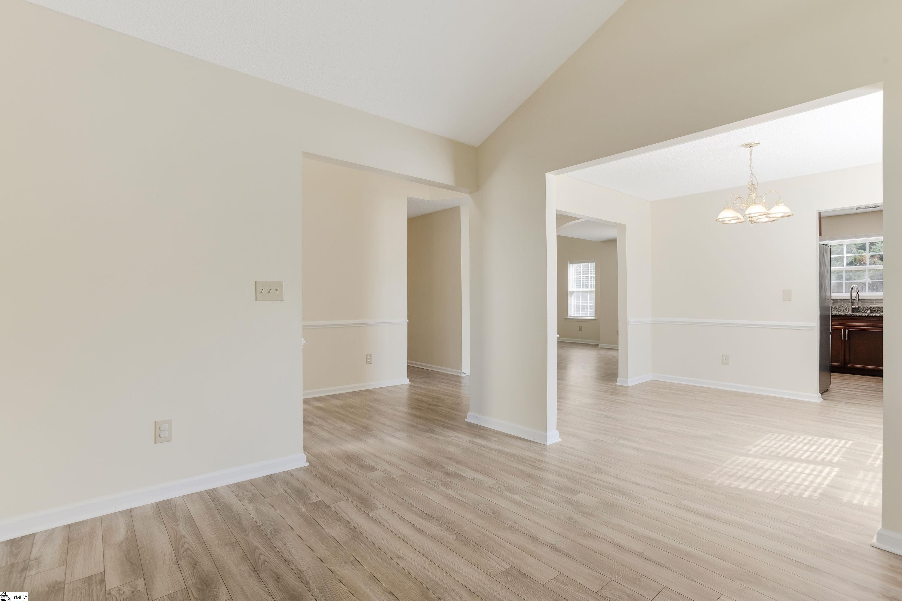 6 Wheat Cressing Court Greenville, SC 29607 - Photo 6 of 28 Gallery Image 6