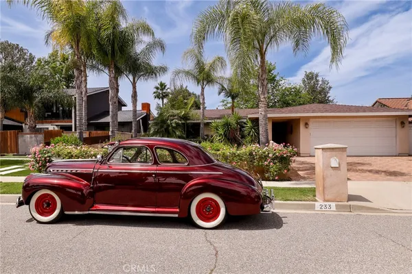$1,000,000 | 233 Kanan Road, Oak Park, CA 91377