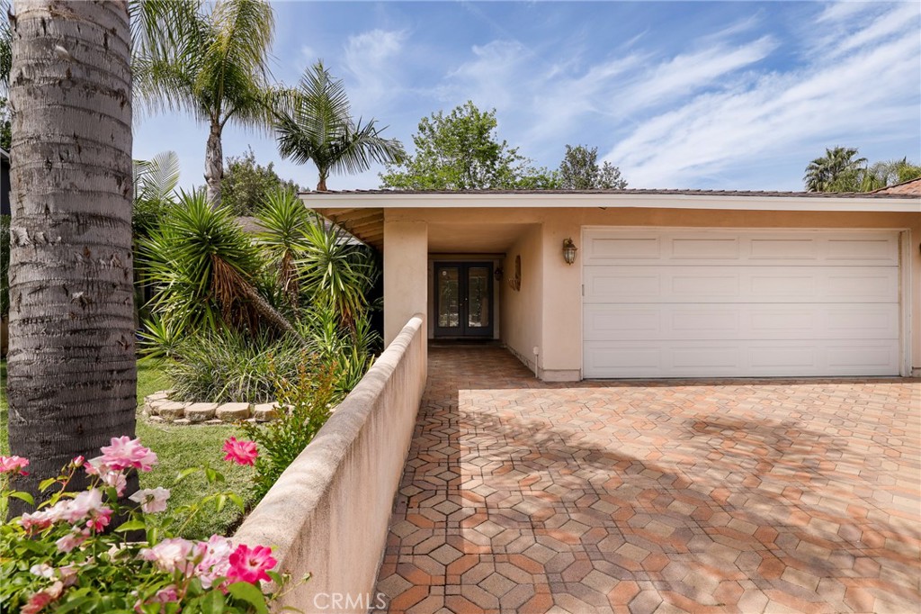 233 Kanan Road Oak Park, CA 91377 - Photo 4 of 26