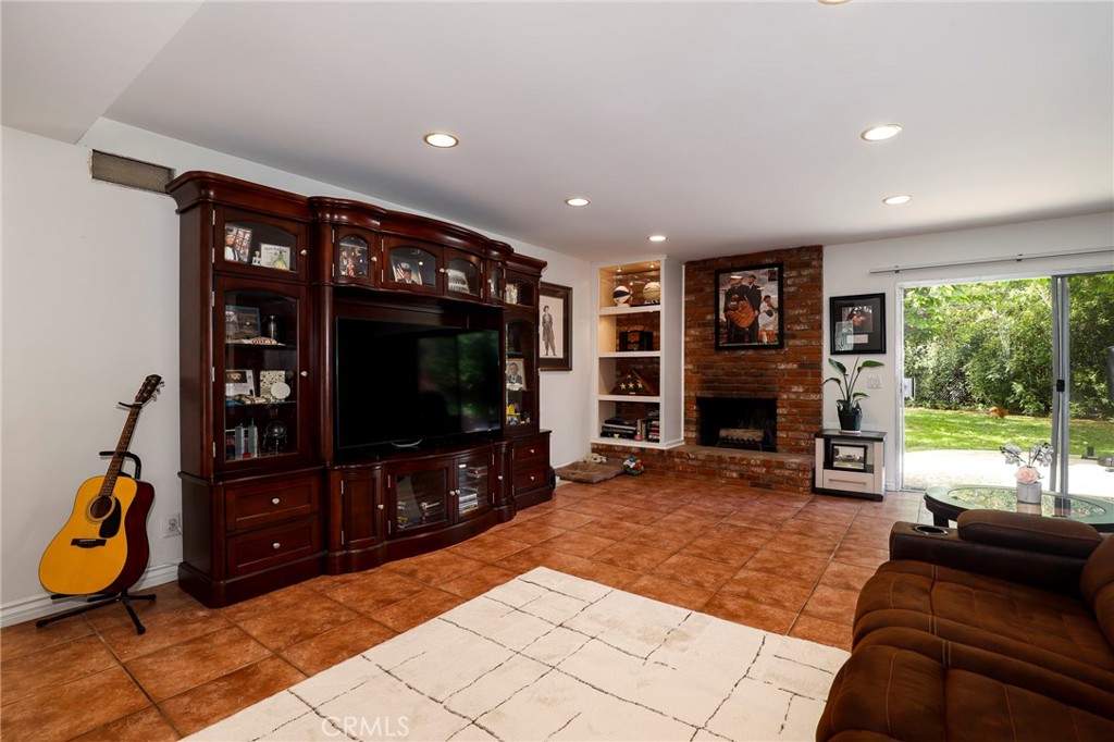 233 Kanan Road Oak Park, CA 91377 - Photo 5 of 26