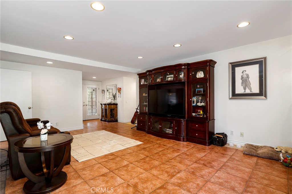 233 Kanan Road Oak Park, CA 91377 - Photo 6 of 26