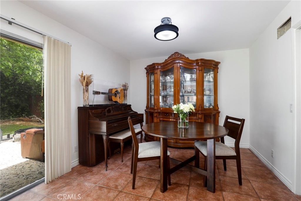 233 Kanan Road Oak Park, CA 91377 - Photo 7 of 26