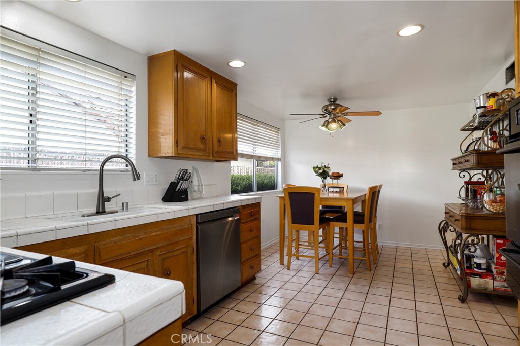 233 Kanan Road Oak Park, CA 91377 - Photo 10 of 26