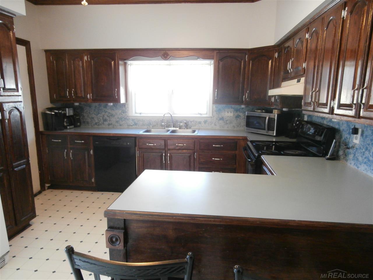 313 Green Street Perry, MI 48872 - Photo 8 of 21 31235616-7.JPG
