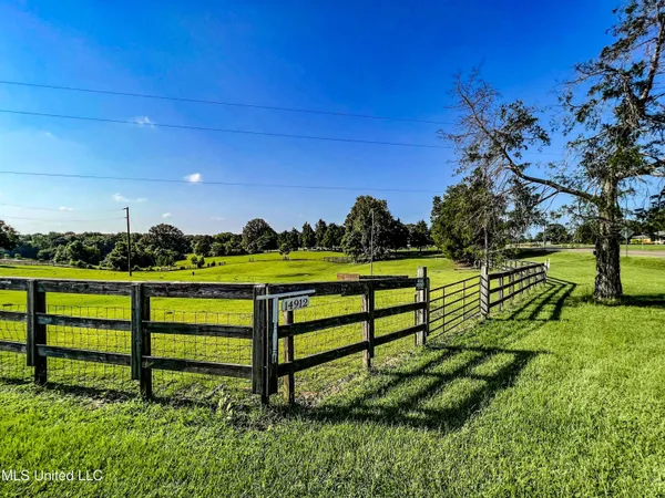 $689,000 | 14912 Highway 35, Batesville, MS 38606