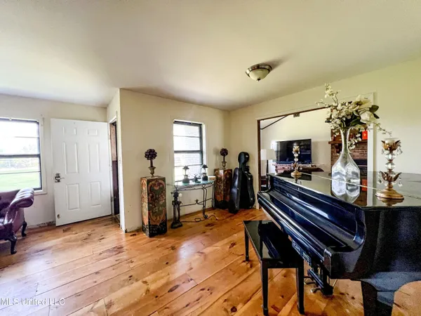 $689,000 | 14912 Highway 35, Batesville, MS 38606