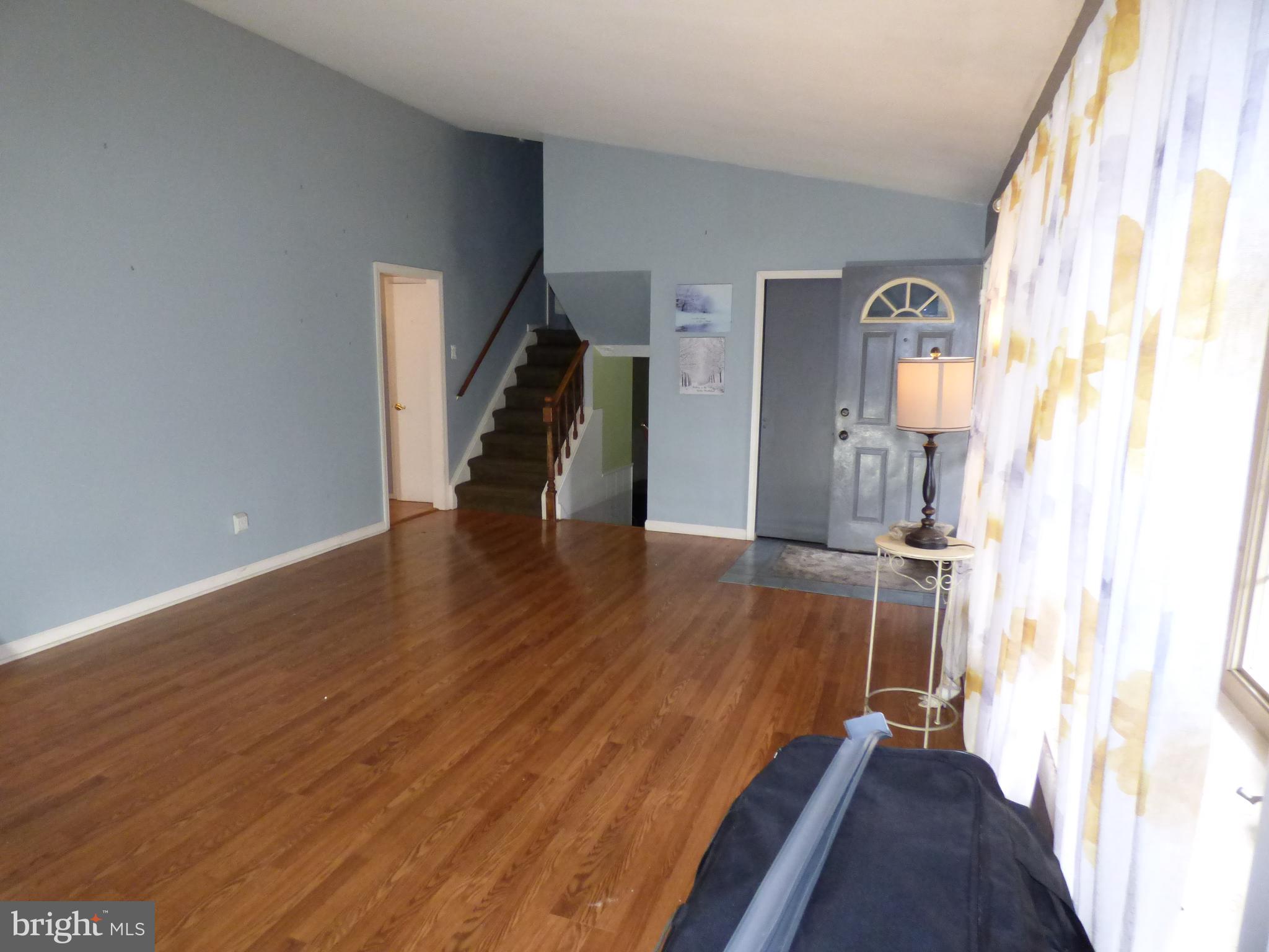 130 Fern Road Southampton, PA 18966 - Photo 4 of 25 Livingroom