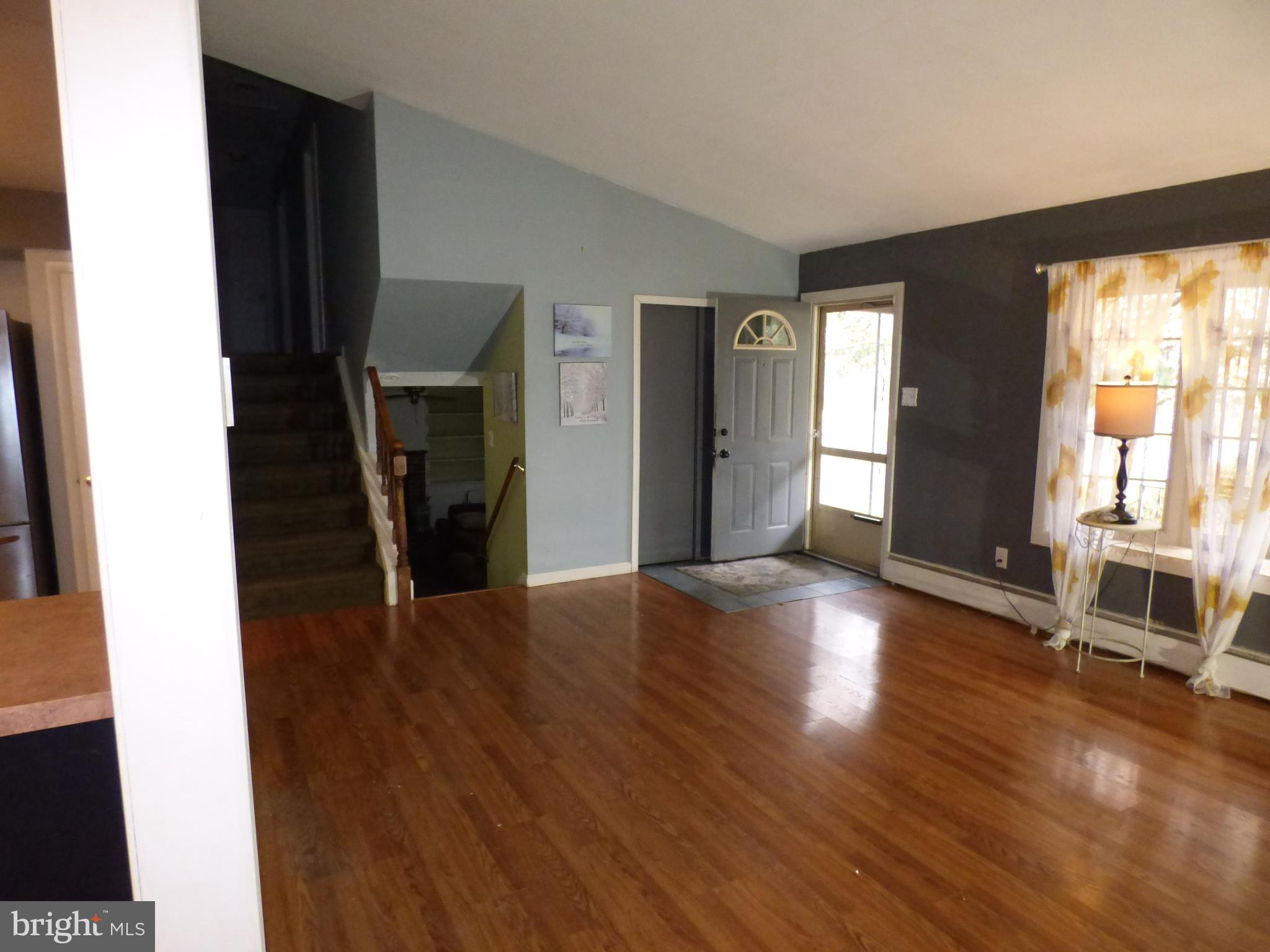 130 Fern Road Southampton, PA 18966 - Photo 6 of 25 Livingroom