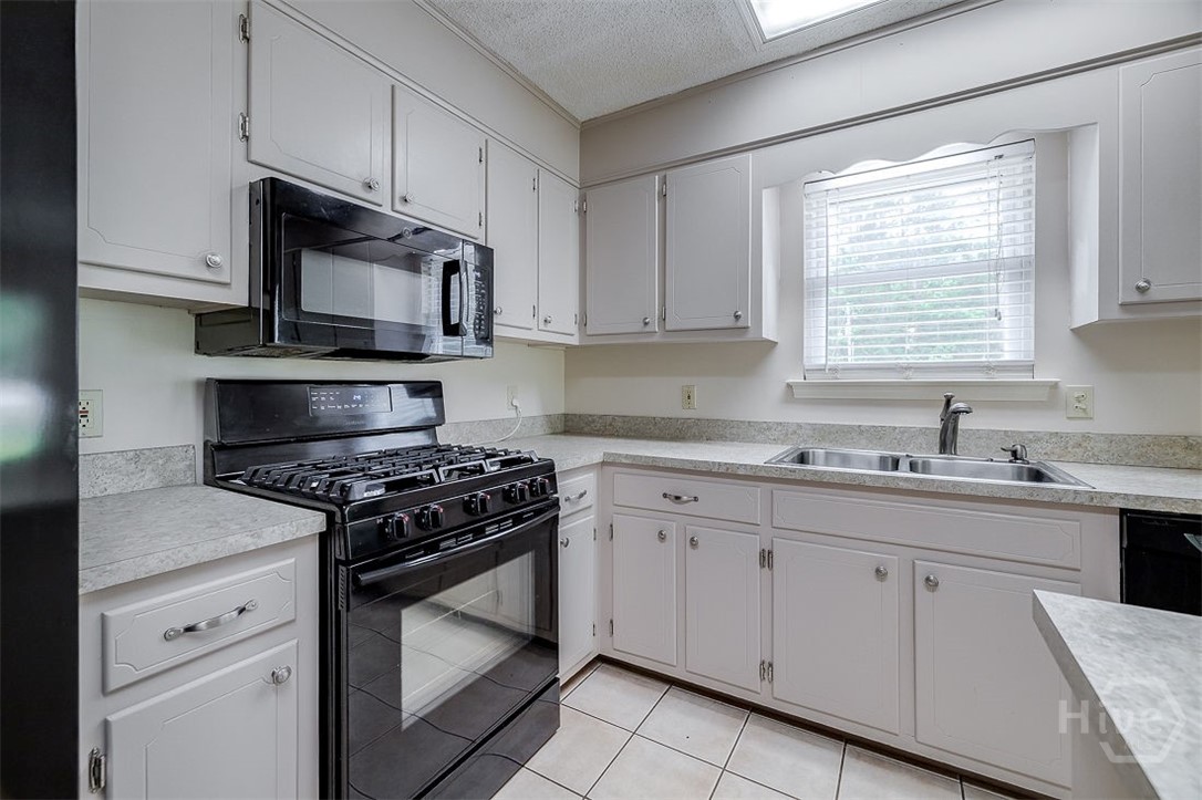 1282 Long Bridge Road Rincon, GA 31326 - Photo 15 of 39 Kitchen Gas stove
