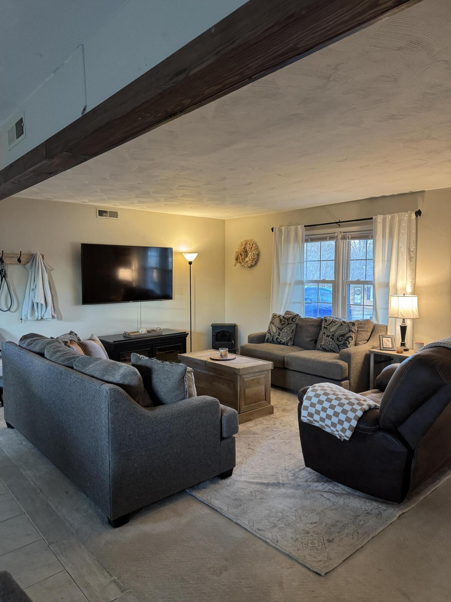 721 Arcadia Circle Vinton, VA 24179 - Photo 2 of 9 IMG_5878