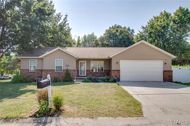 $274,500 | 629 School Avenue, East Alton, IL 62024