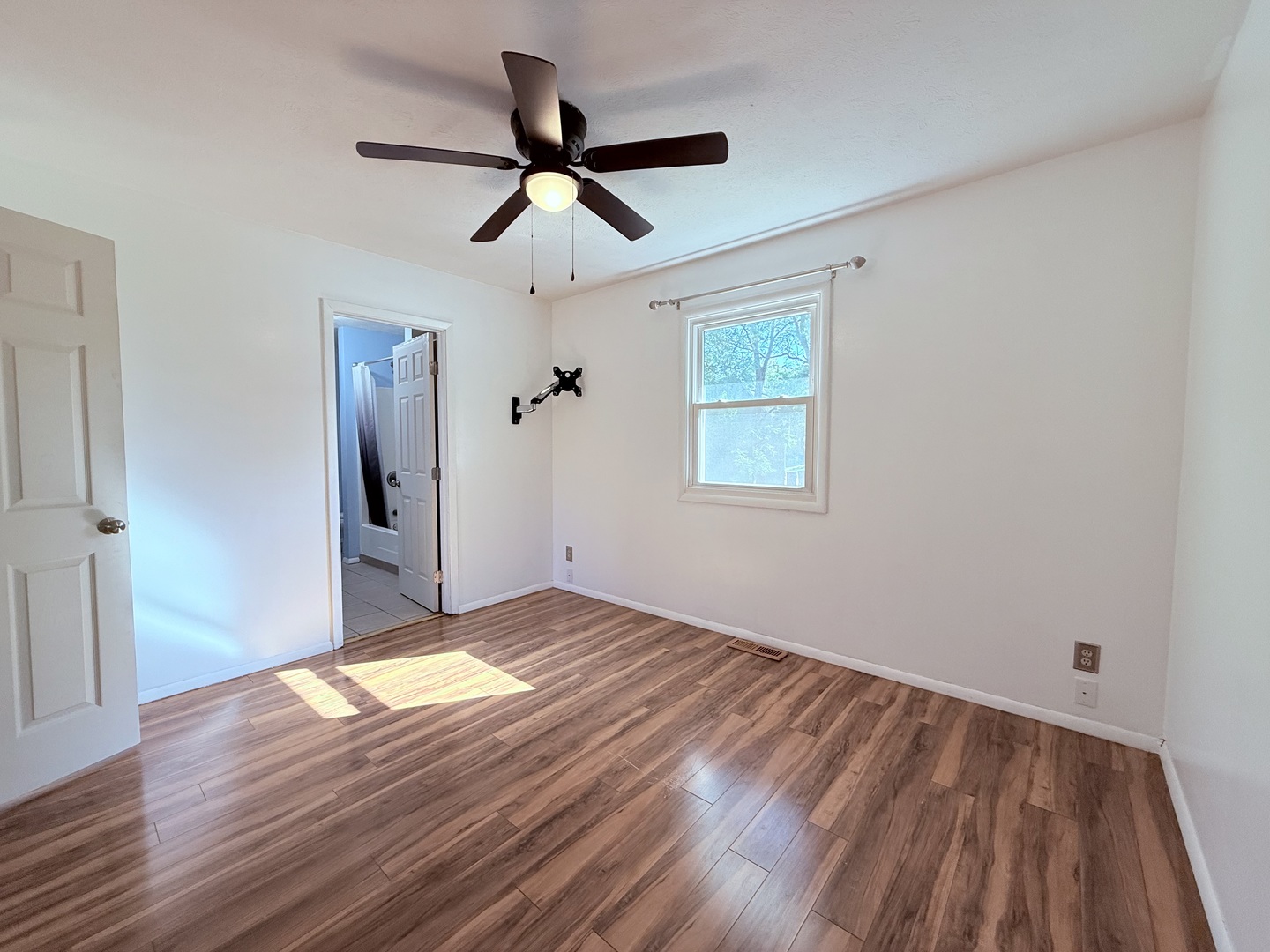 8824 Sunset Road Clinton, IL 61727 - Photo 12 of 24 a view of empty room with wooden floor
