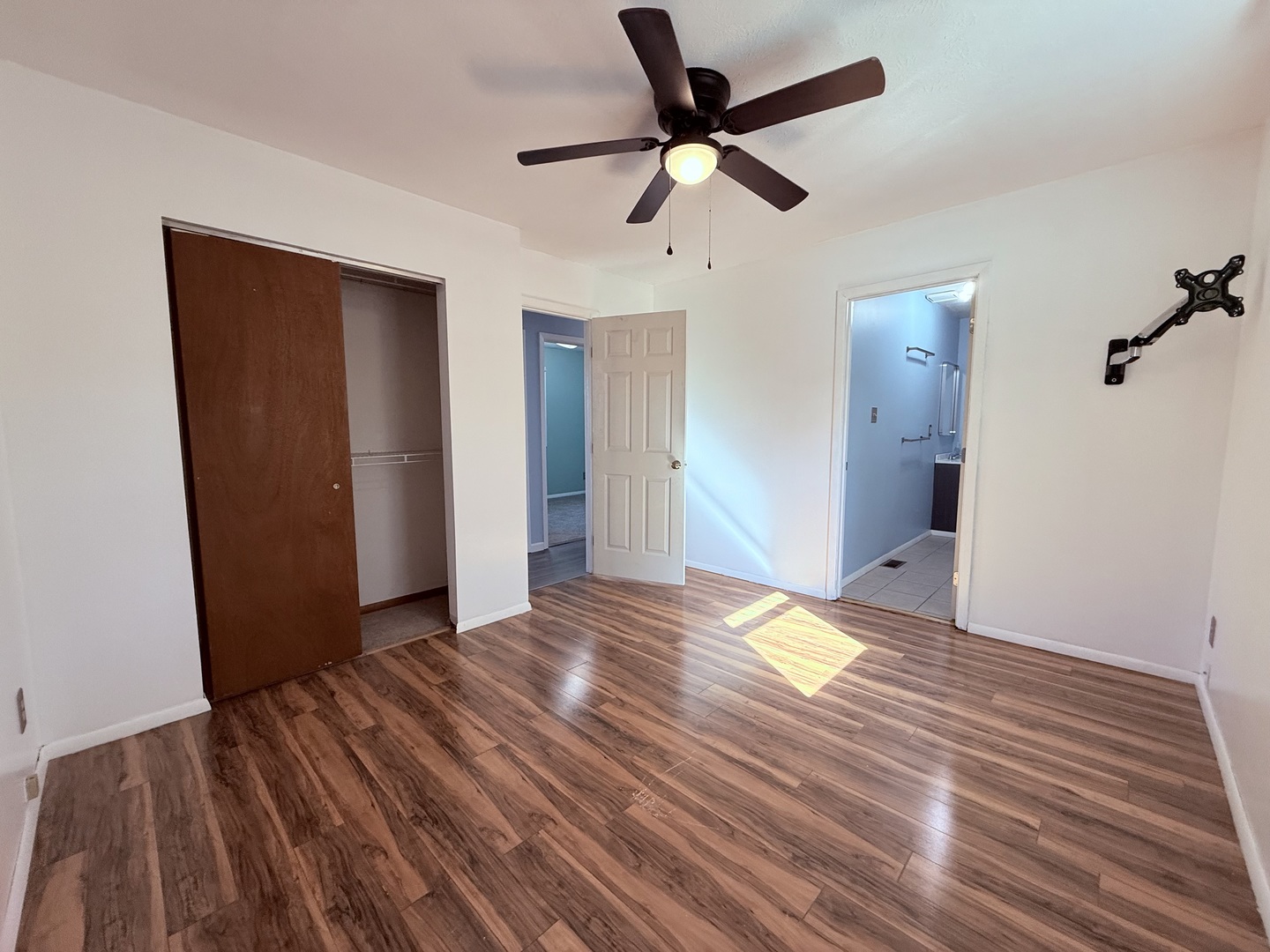 8824 Sunset Road Clinton, IL 61727 - Photo 13 of 24 a view of a livingroom with wooden floor and a ceiling fan