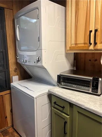 a view of entryway with a front door