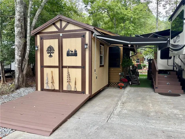 a view of a car park in front of house