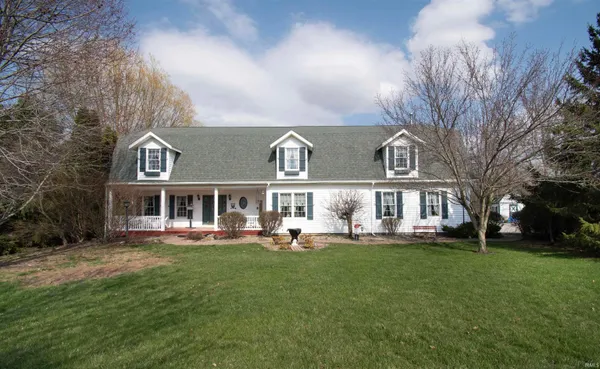 $568,000 | 5435 South 550 East, Wolcottville, IN 46795