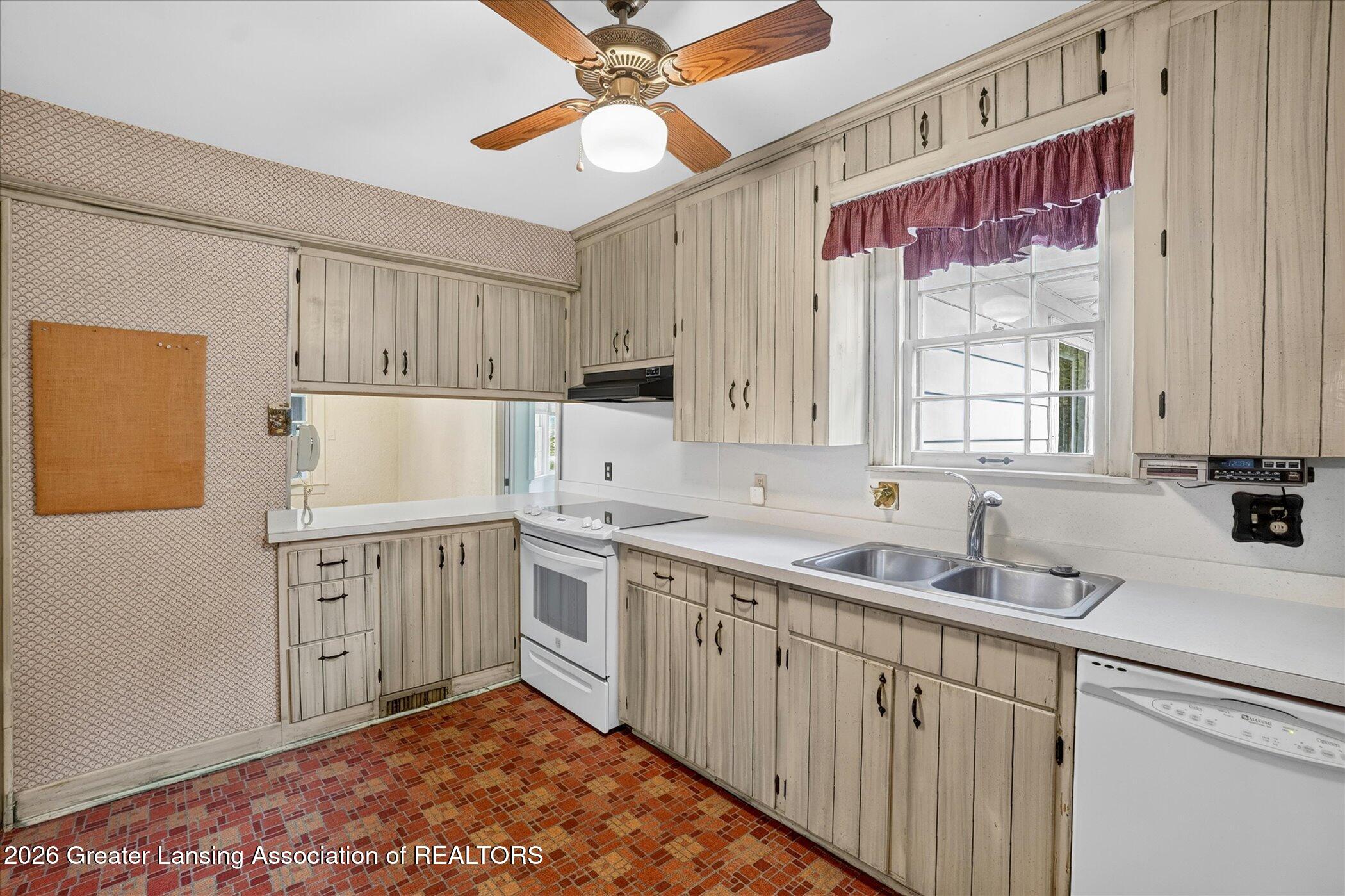 1716 Tecumseh River Road Lansing, MI 48906 - Photo 10 of 51 Kitchen