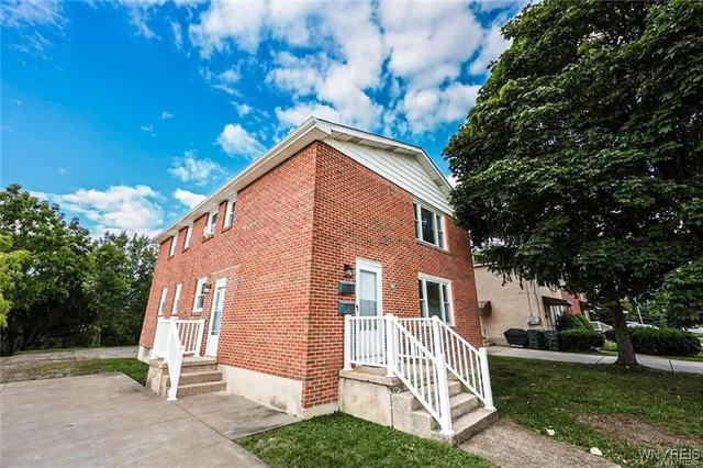 $1,700 | 862 Falcon Drive, Depew, NY 14043