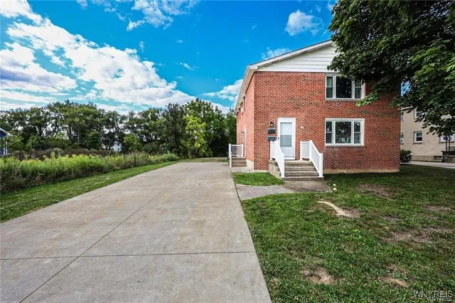 $1,700 | 862 Falcon Drive, Depew, NY 14043