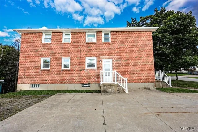 $1,700 | 862 Falcon Drive, Depew, NY 14043