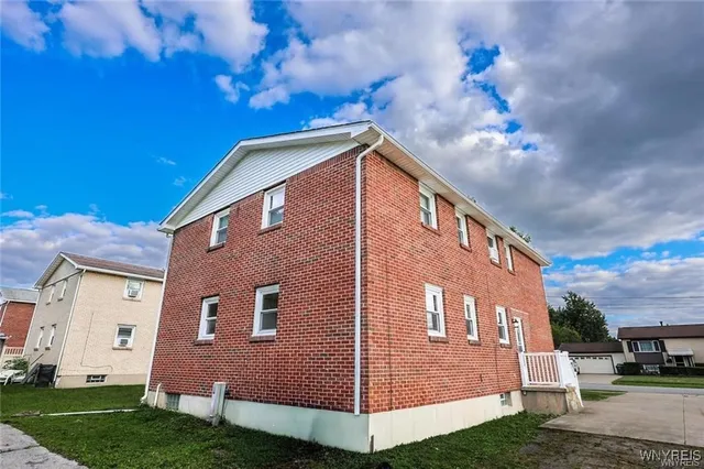 $1,700 | 862 Falcon Drive, Depew, NY 14043