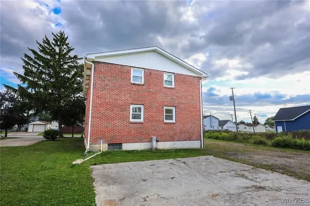 $1,700 | 862 Falcon Drive, Depew, NY 14043