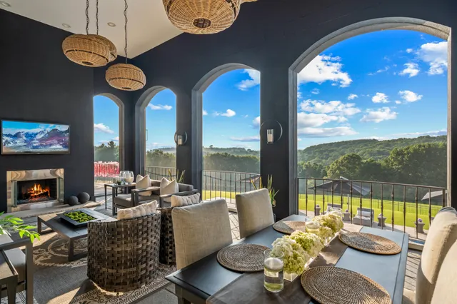 $5,000,000 | S17W28902 Price Court, Genesee, WI 53188