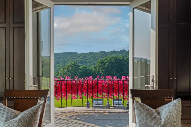 $5,000,000 | S17W28902 Price Court, Genesee, WI 53188