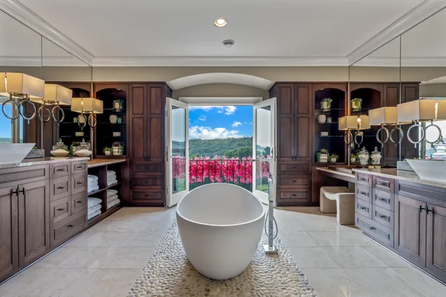 $5,000,000 | S17W28902 Price Court, Genesee, WI 53188