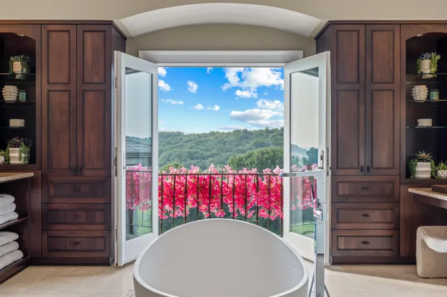 $5,000,000 | S17W28902 Price Court, Genesee, WI 53188