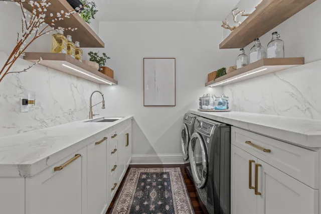 $5,000,000 | S17W28902 Price Court, Genesee, WI 53188