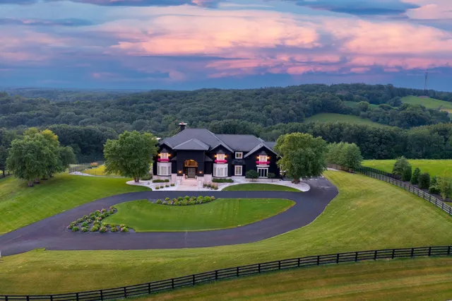 $5,000,000 | S17W28902 Price Court, Genesee, WI 53188