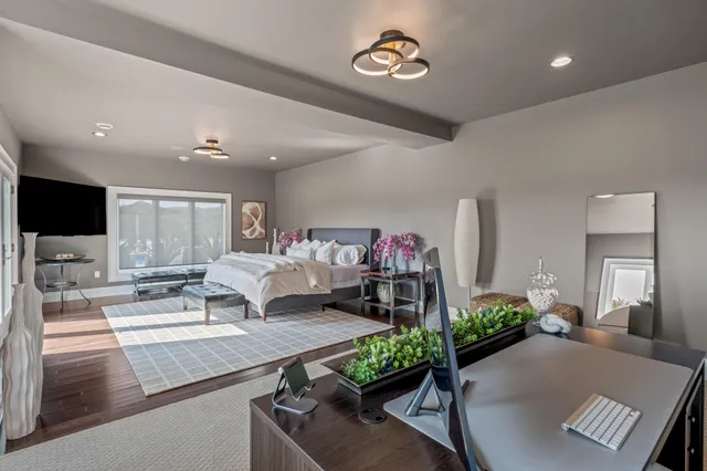 $5,000,000 | S17W28902 Price Court, Genesee, WI 53188