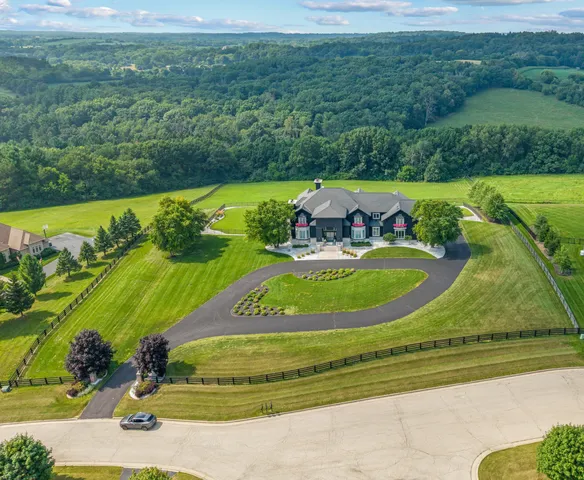 $5,000,000 | S17W28902 Price Court, Genesee, WI 53188