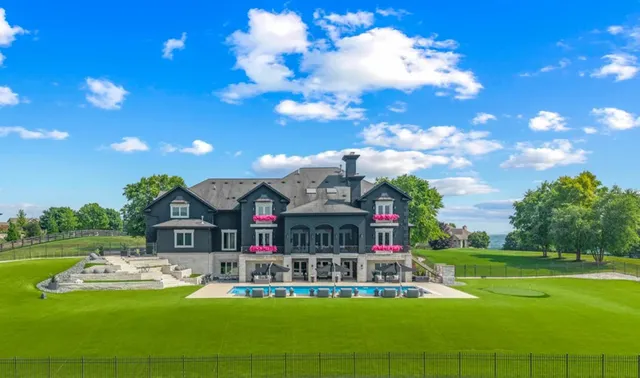 $5,000,000 | S17W28902 Price Court, Genesee, WI 53188