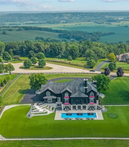$5,000,000 | S17W28902 Price Court, Genesee, WI 53188