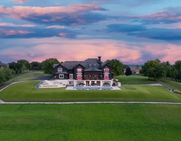 $5,000,000 | S17W28902 Price Court, Genesee, WI 53188