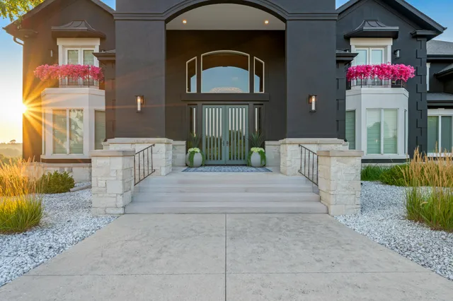 $5,000,000 | S17W28902 Price Court, Genesee, WI 53188