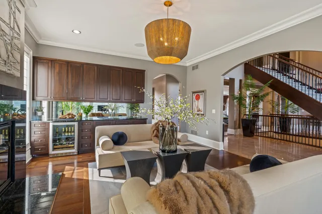 $5,000,000 | S17W28902 Price Court, Genesee, WI 53188