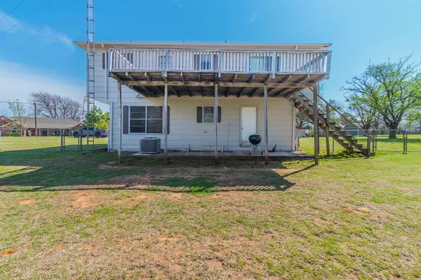 a view of a house with backyard and porch