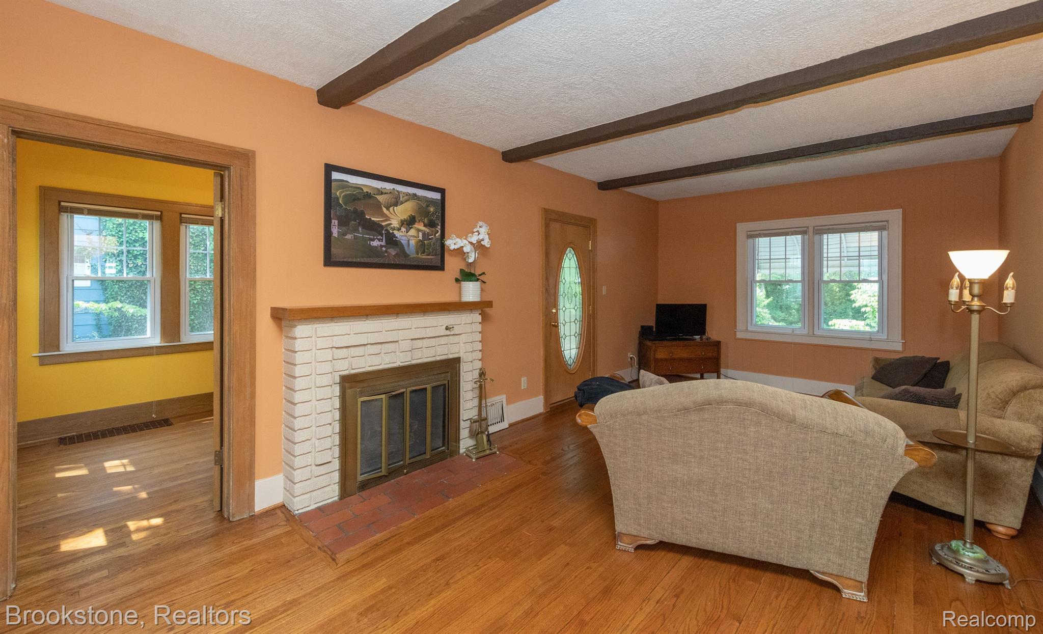 26 Chippewa Road Pontiac, MI 48341 - Photo 14 of 30 Stunning fireplace