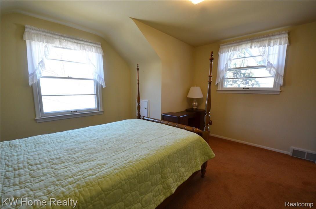 32290 Red Clover Road Farmington, MI 48334 - Photo 31 of 41 UpperBRLeft2.JPG